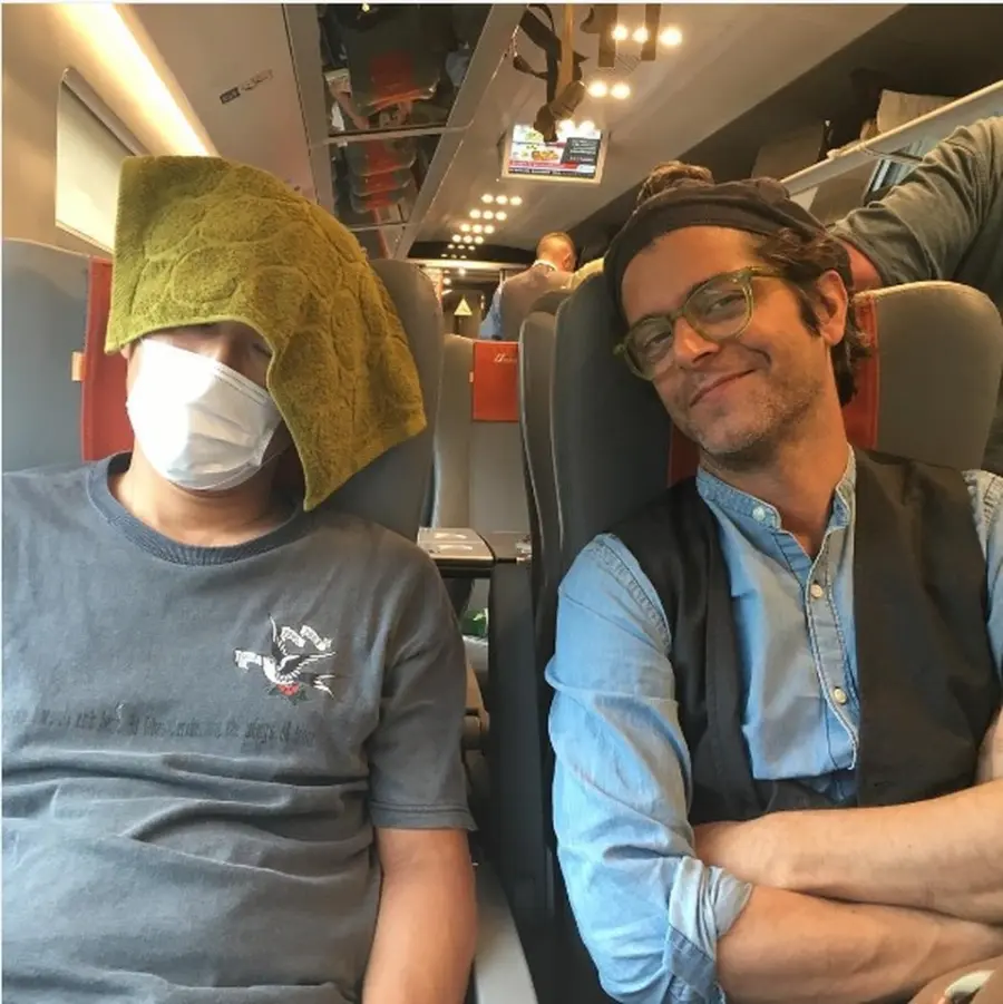 Samuele Bersani sorpreso da giapponese con mascherina: polemiche sui social