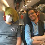 Samuele Bersani sorpreso da giapponese con mascherina: polemiche sui social