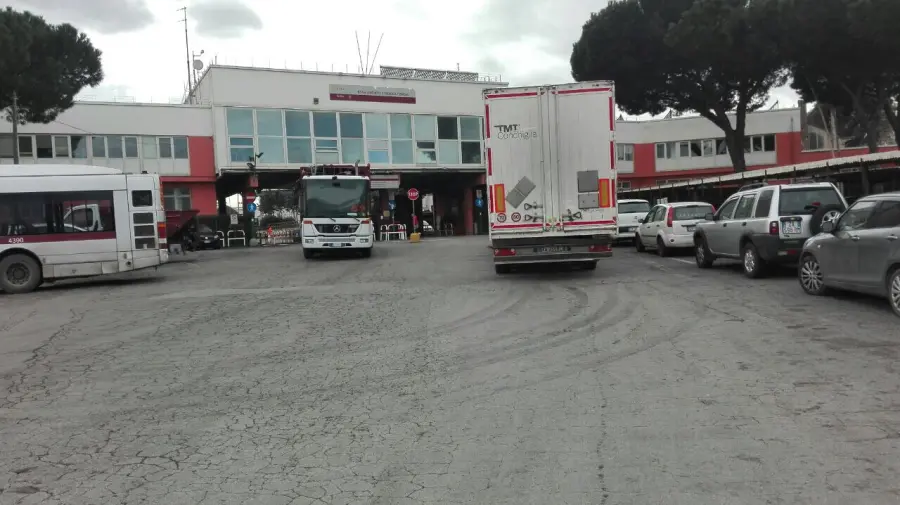 Virginia Raggi visita impianto Ama Rocca Cencia e impallidisce