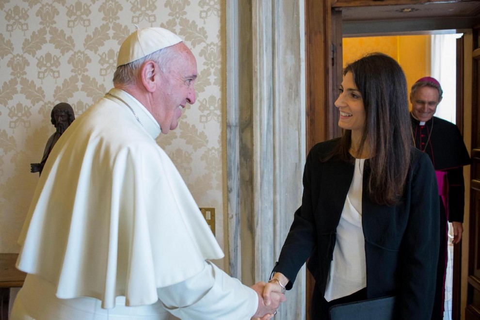 Virginia Raggi incontra Papa Francesco e presenta istanze periferie