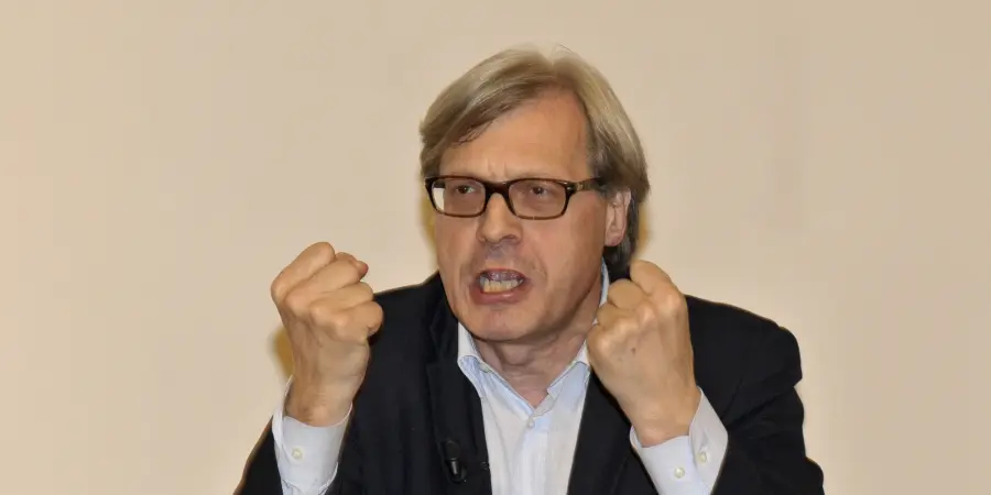 Vittorio Sgarbi umiliò carabinieri: "Non fate un c...o", militari risarciti