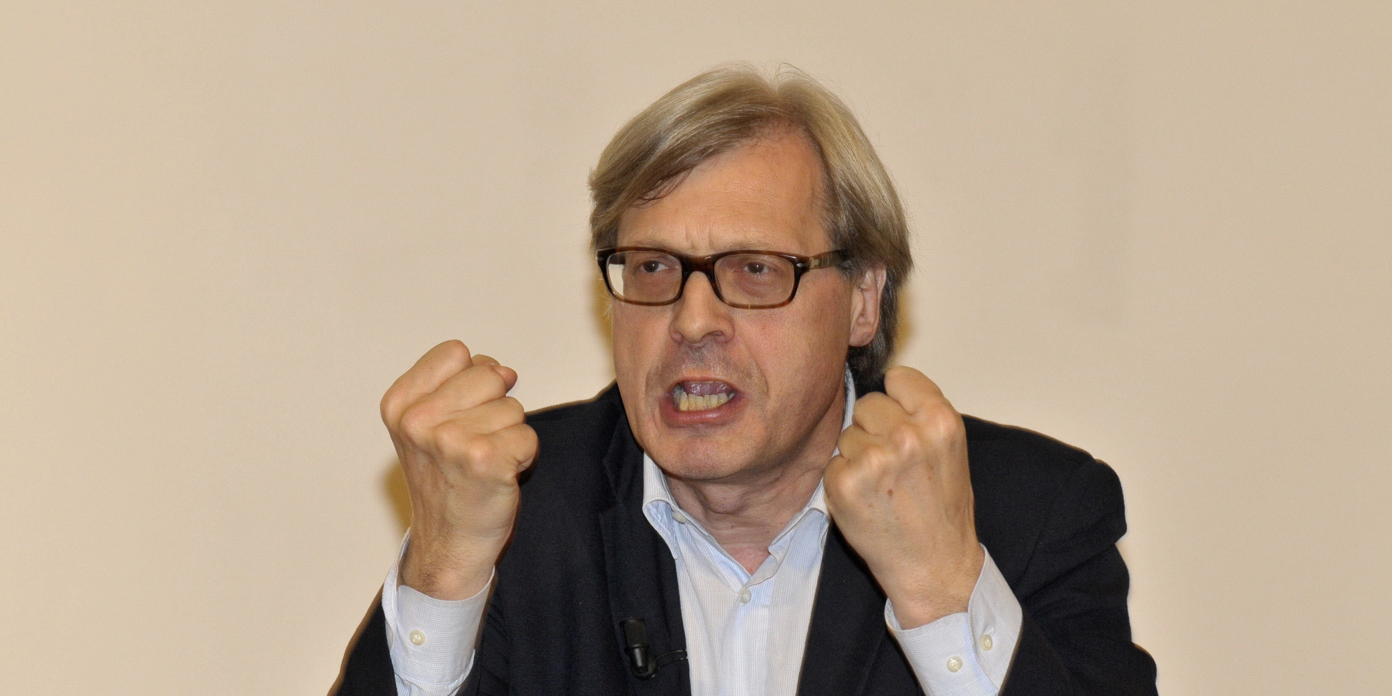 Vittorio Sgarbi umiliò carabinieri: "Non fate un c...o", militari risarciti