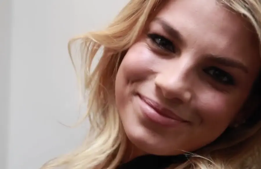Emma Marrone criticata per pelle e capelli: replica al vetriolo su Instagram
