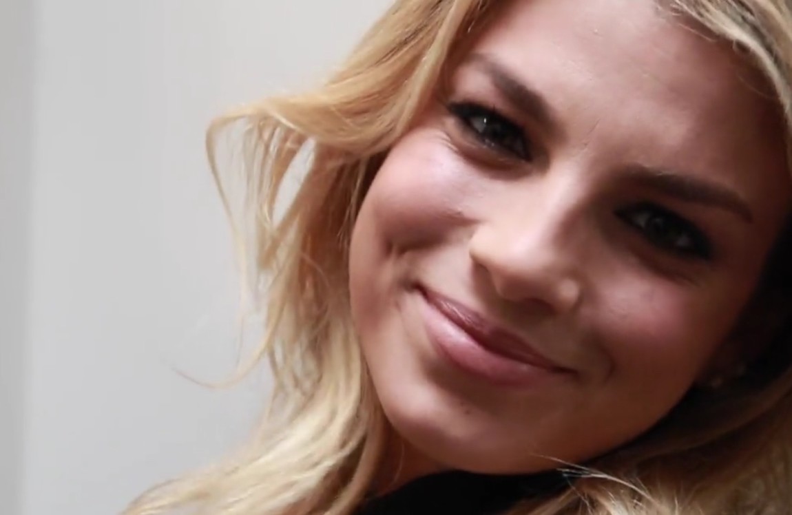 Emma Marrone criticata per pelle e capelli: replica al vetriolo su Instagram