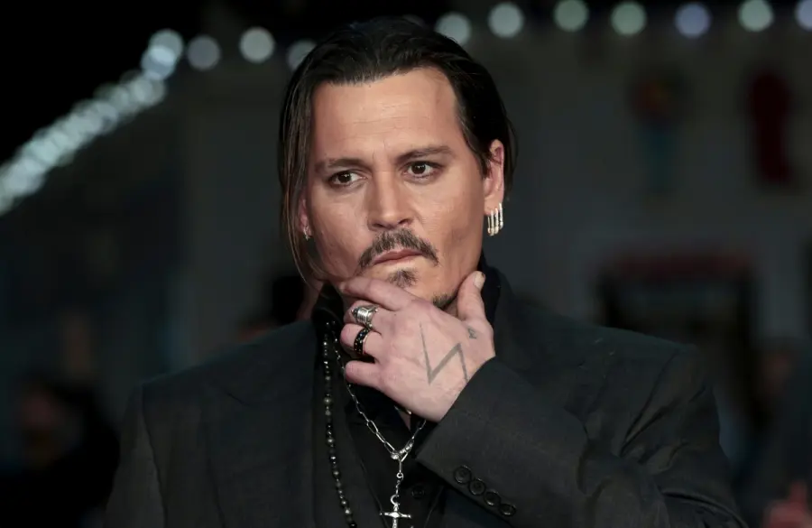 Johnny Depp violento con Amber Heard? Amici e colleghi lo difendono