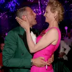 Lapo Elkan bacia in bocca Uma Thurman: attrice seccata