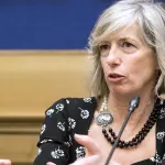 Scuole aperte anche in estate per togliere ragazzi dalla strada