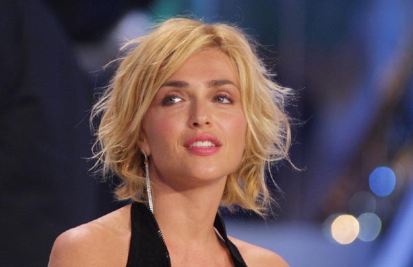 Paola Barale conduce Flight 616: primo adventure dating show in Italia