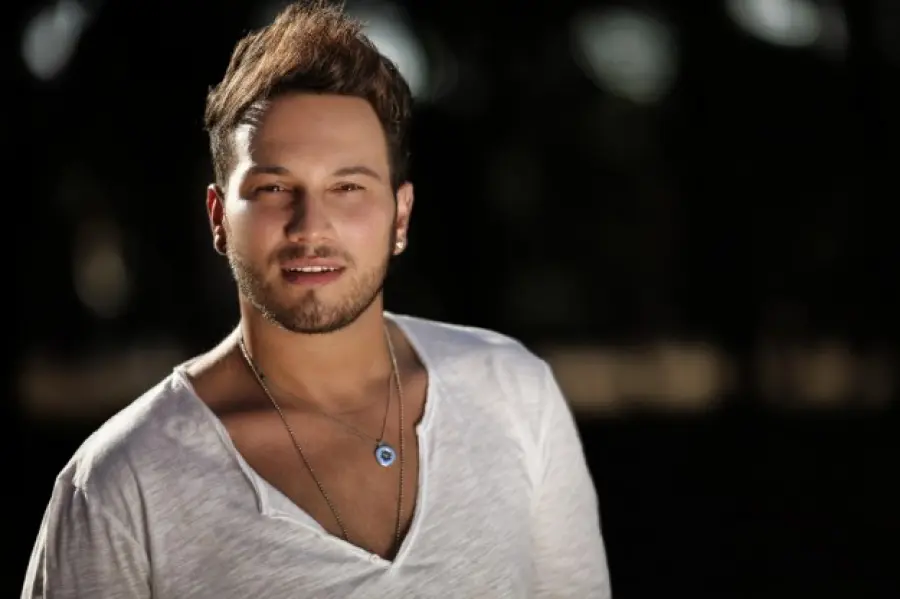 Antonino Spadaccino è gay: "Nottetempo" prodotto da Emma