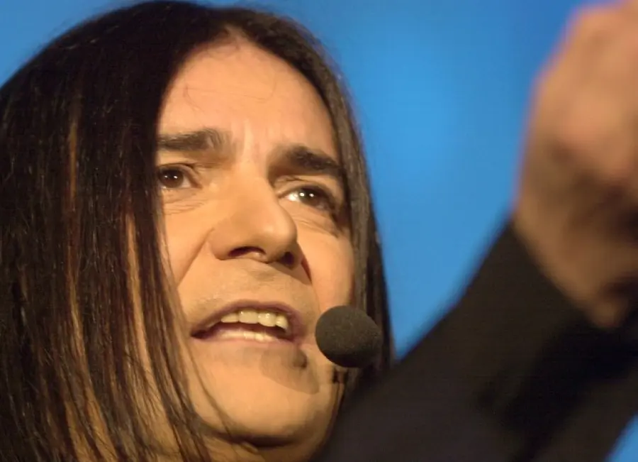 Renato Zero, "Alt" in Rete prima dell'uscita: furioso