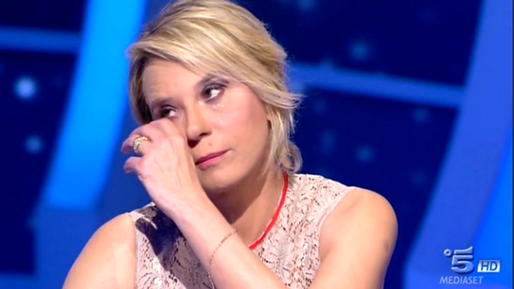 Maria De Filippi piange a "C'è posta per te": ultima puntata dei record