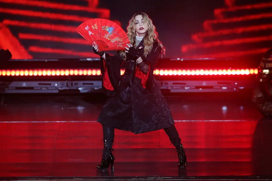 Madonna in ritardo anche a Brisbane: fan furiosi se ne vanno