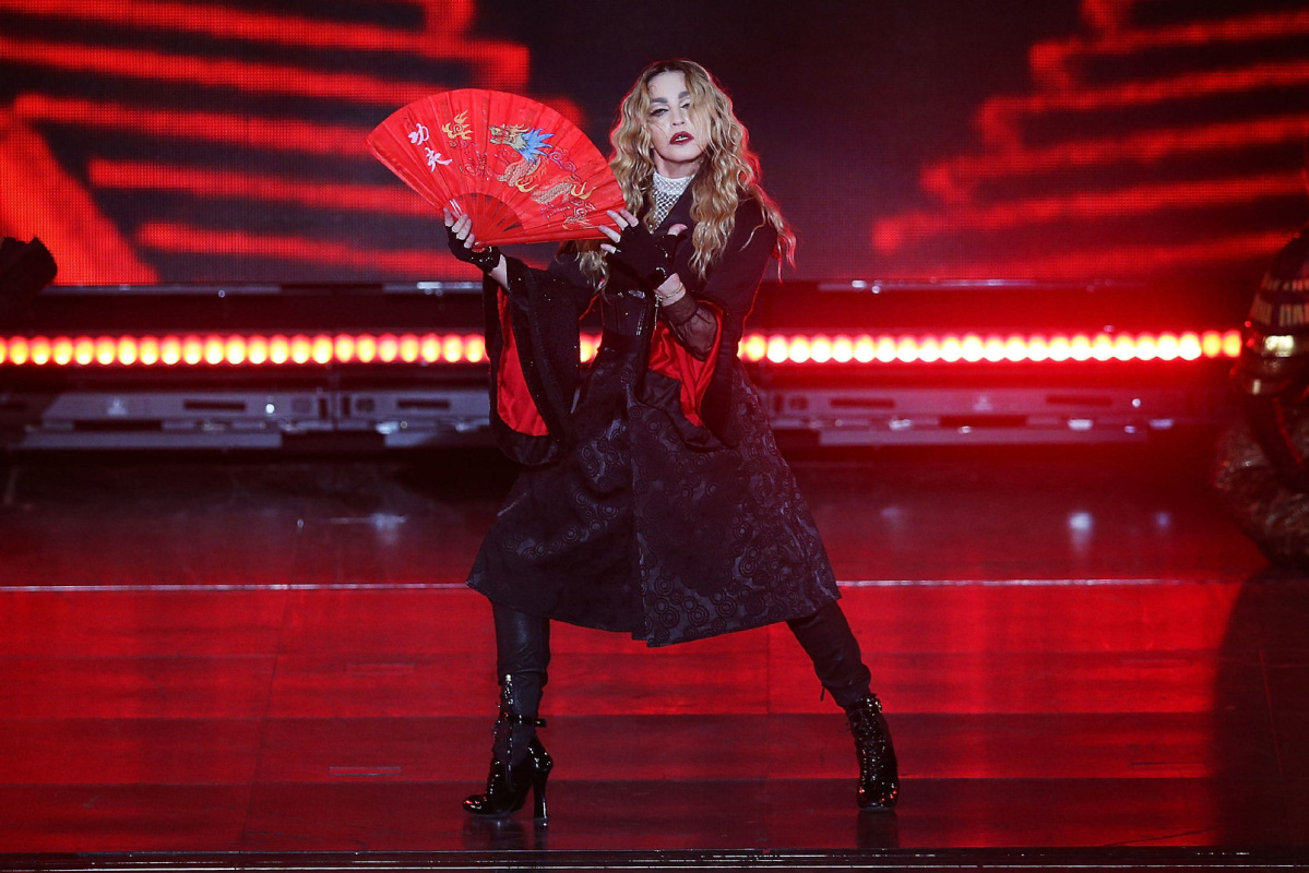 Madonna in ritardo anche a Brisbane: fan furiosi se ne vanno