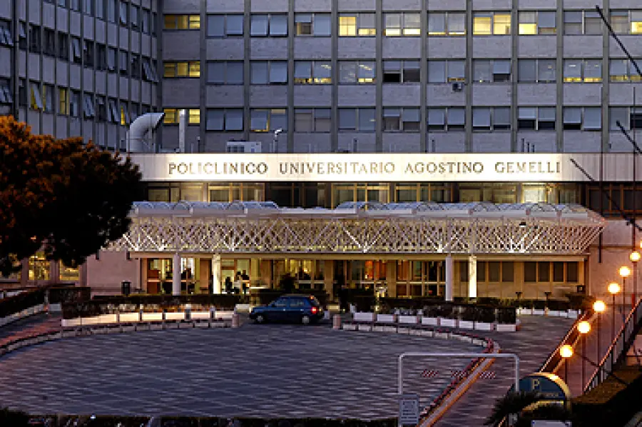 Tumore al Seno di 15 Kg Asportato al "Gemelli" di Roma