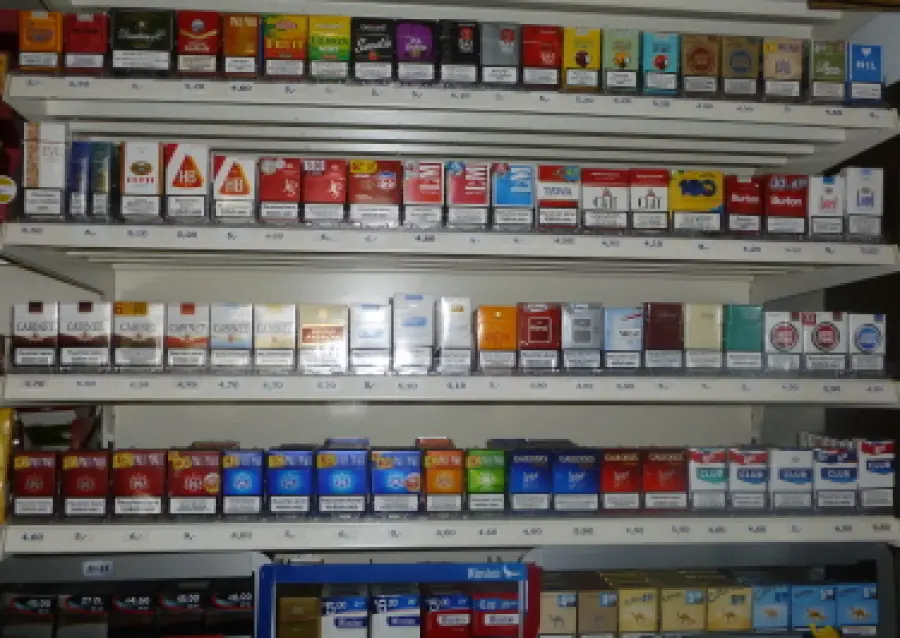 Chesterfield e Gauloises Costeranno di più: +30 Centesimi a Pacchetto