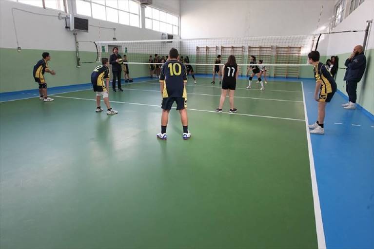 Palestre e Aree Comuni Create con Pneumatici fuori Uso: Scuole Medie Pugliesi Premiate