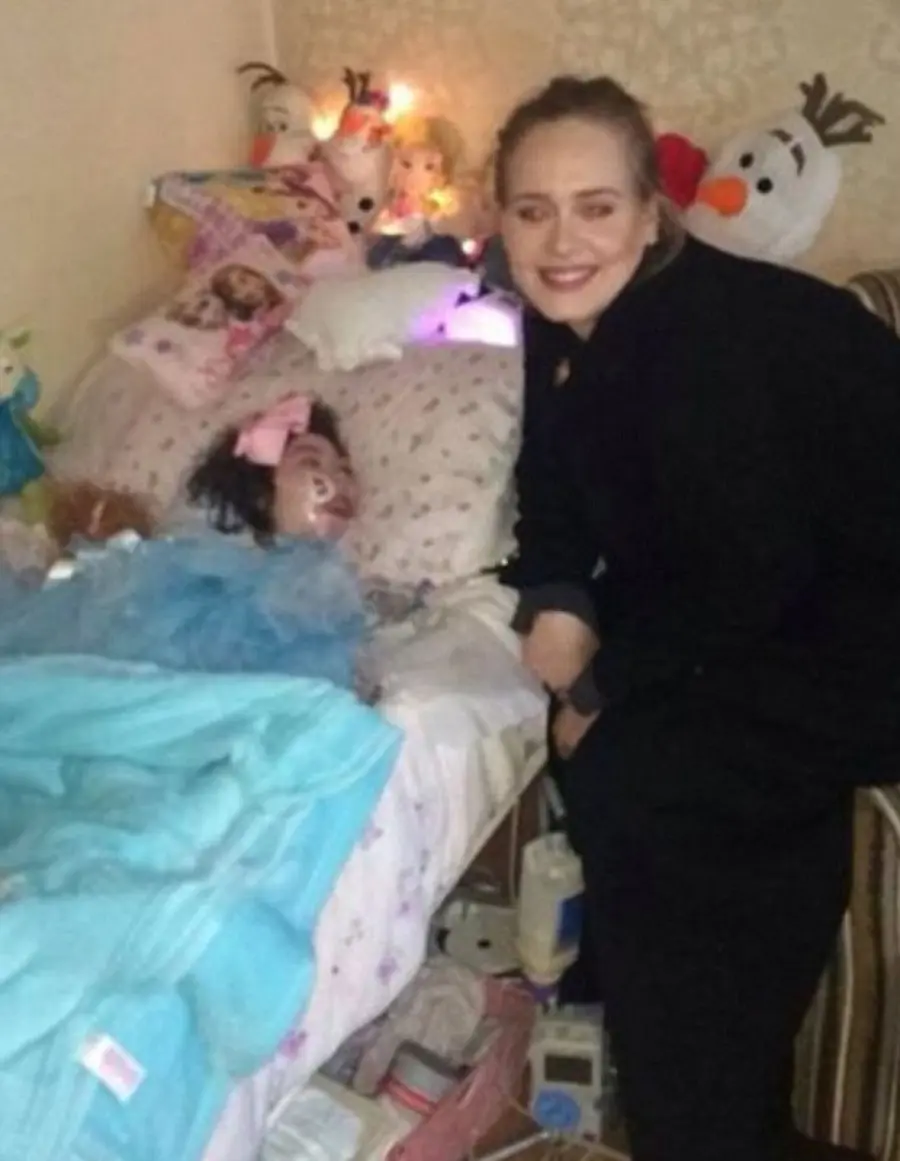 Adele Incontra Rebecca Gimney: Fan Cieca e Affetta da Paralisi Cerebrale