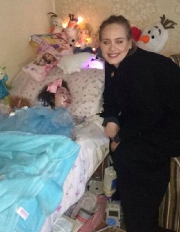 Adele Incontra Rebecca Gimney: Fan Cieca e Affetta da Paralisi Cerebrale