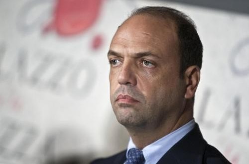Stepchild Adoption: Alfano Biasima Adozioni Gay perché contro Natura
