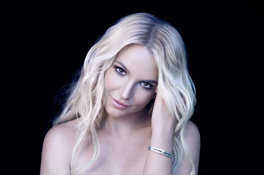 Britney Spears Provocante su Instagram: Canta in Lingerie "Breathe On Me"