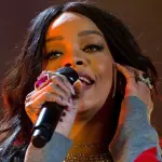 Rihanna Rischia Emorragia Corde Vocali: Concerti Annullati