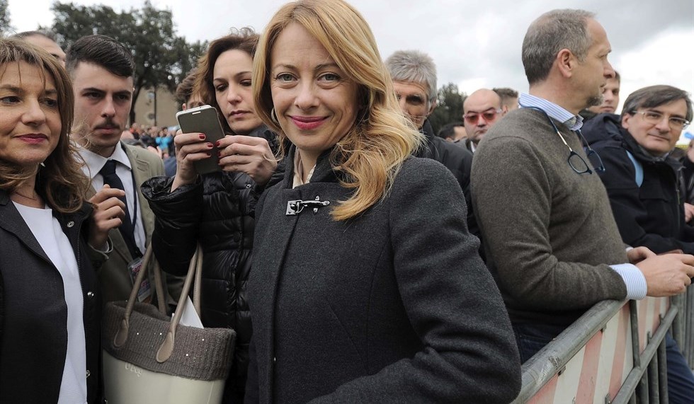 Giorgia Meloni Annuncia Gravidanza al Family Day: Sarcasmo della Littizzetto