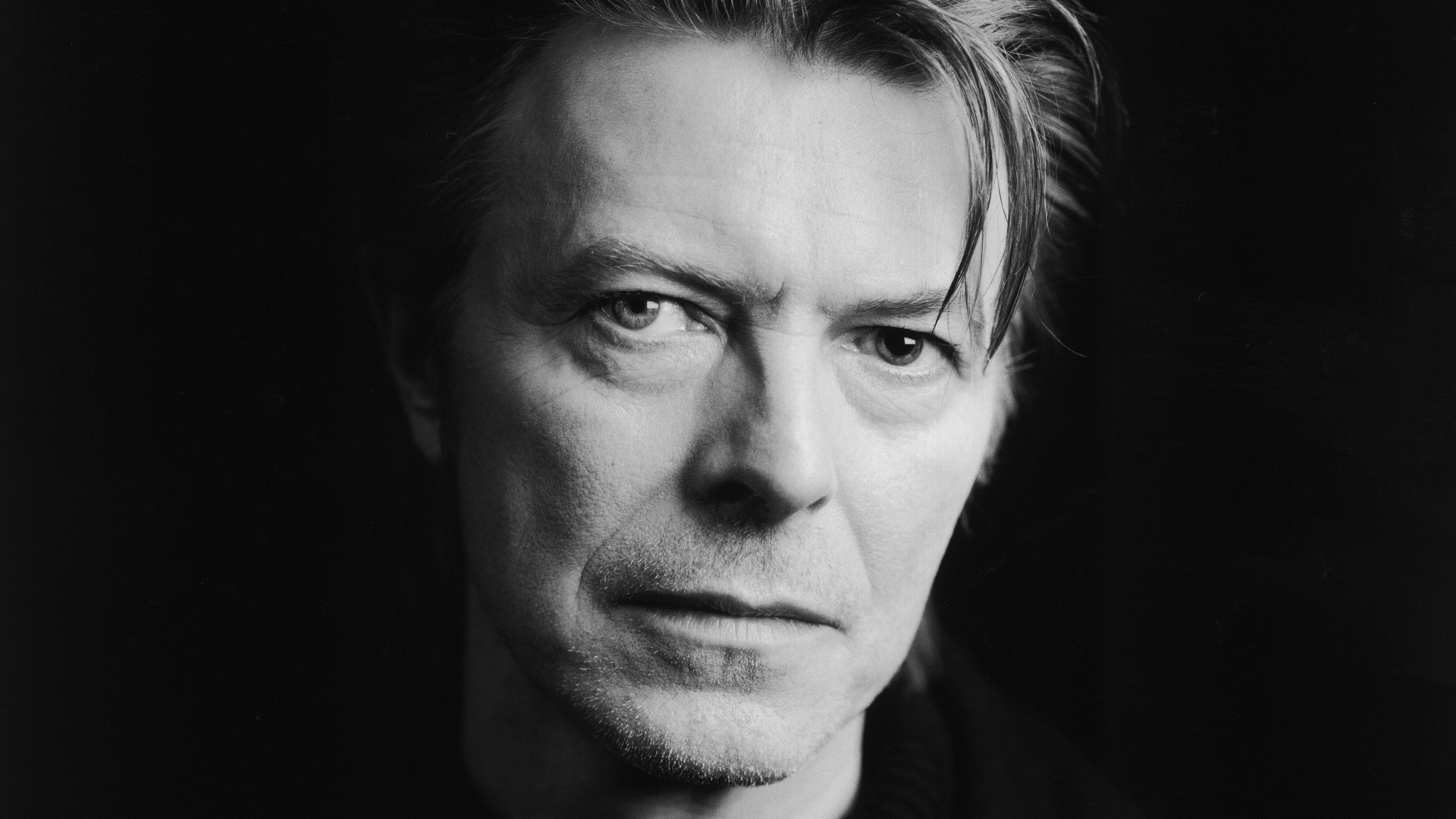 David Bowie: Ceneri Disperse a Bali, Metà Patrimonio alla Moglie Imam