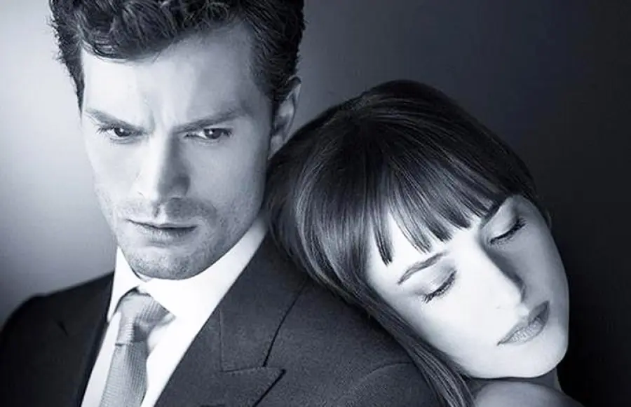 Stasera Canale 5 si tinge di Cinquanta Sfumature... Di Grigio!