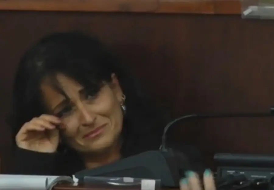 Quarto, Rosa Capuozzo cede e annuncia dimissioni: Trionfo camorra?