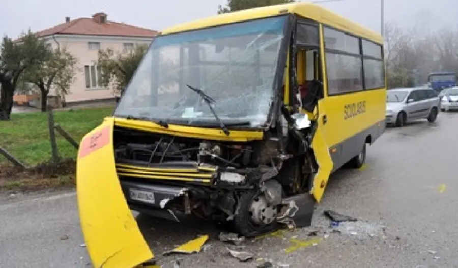 Malpensa: incidente superstrada tra scuolabus e auto, molti i feriti