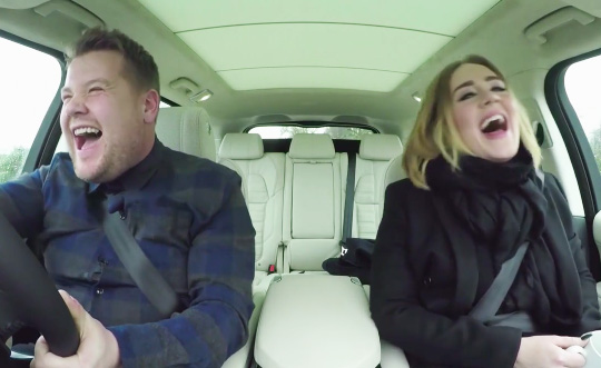 Adele canta in auto "Hello": video "Late, late show" spopola