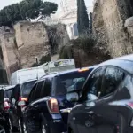 Roma, smog record: targhe alterne insufficienti. Blocco totale circolazione dopo Natale?