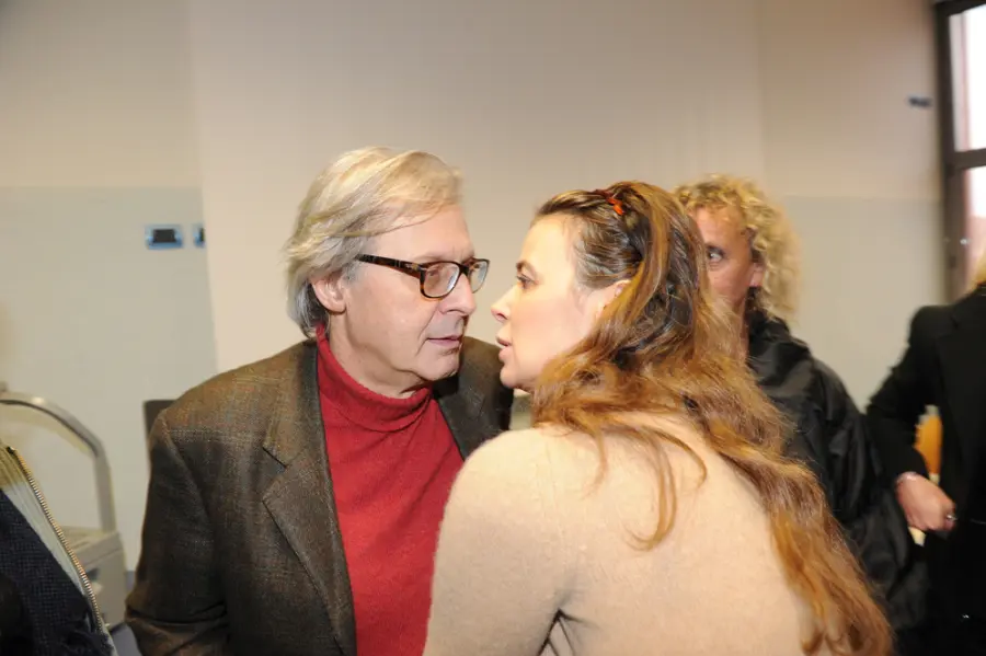 Vittorio Sgarbi lascia ospedale Modena dopo ischemia: ringraziamento ai medici