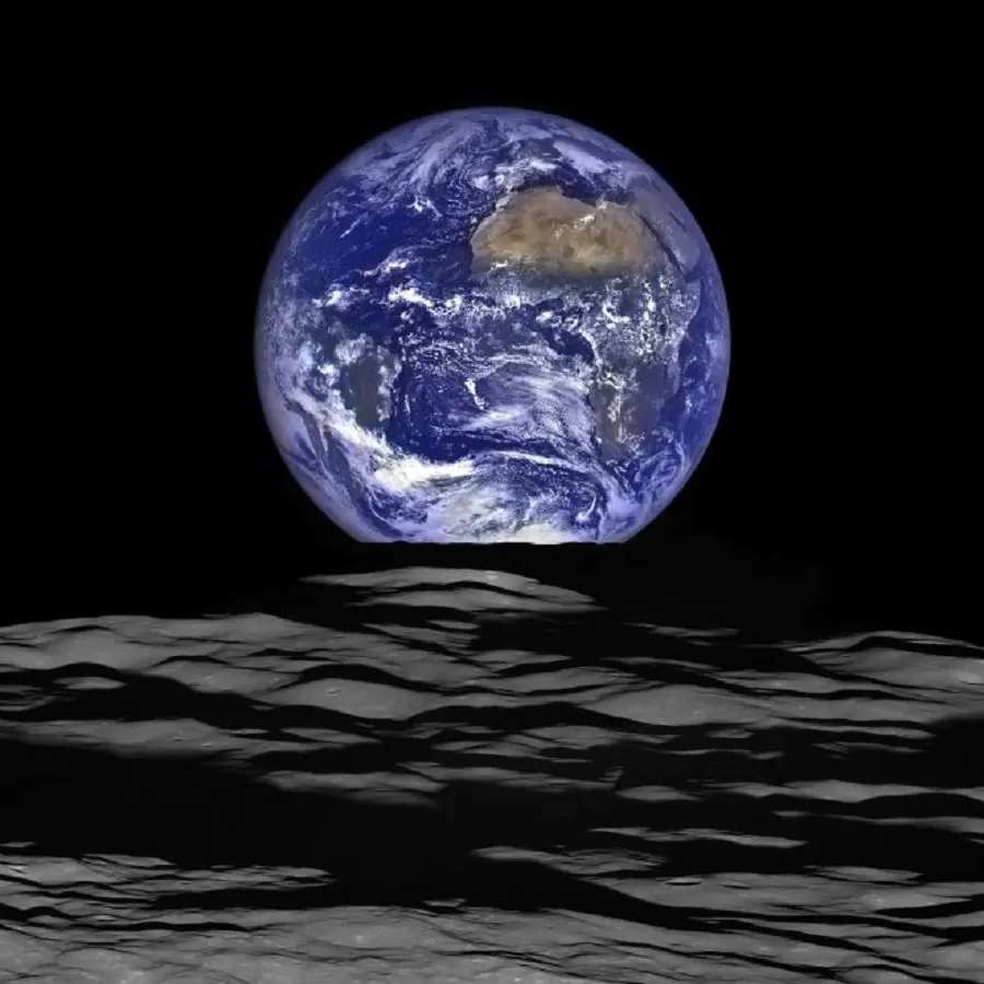 Nasa regala Blue Marble: Terra sorge dietro Luna, scatto meraviglioso
