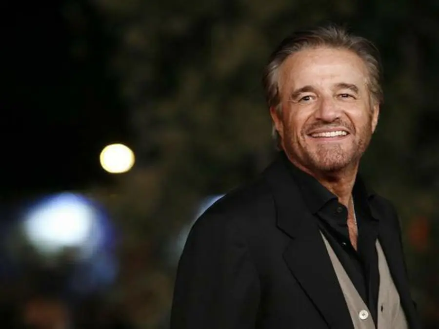 Christian De Sica in ospedale per malore: "Sto bene", in scena al Teatro Augusteo