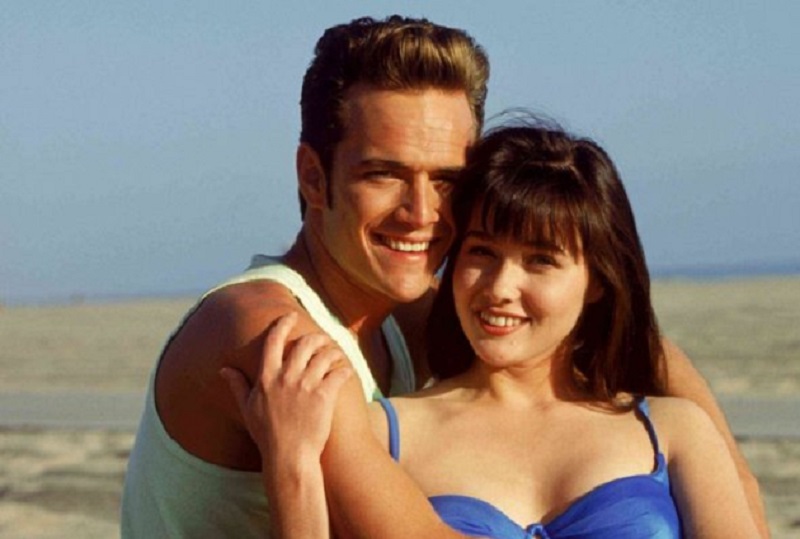 Morte Luke Perry: A Beverly Hills 90210 così iniziò tutto tra Dylan e Brenda (VIDEO)