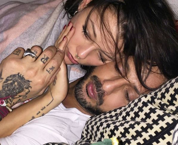 Fabrizio Corona e Silvia Provvedi: insieme sul letto, foto su Instagram