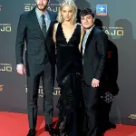 Jennifer Lawrence Cadute: lo fa di nuovo, alla première di Hunger Games, FOTO E VIDEO!