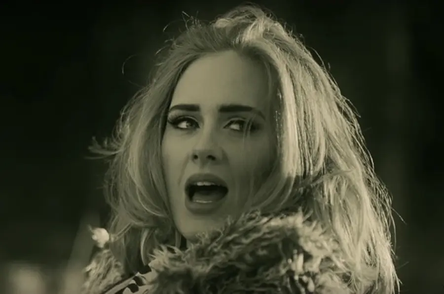Adele, "Hello" Balza in Vetta alla Billboard Hot 100... E se Fosse un Plagio?