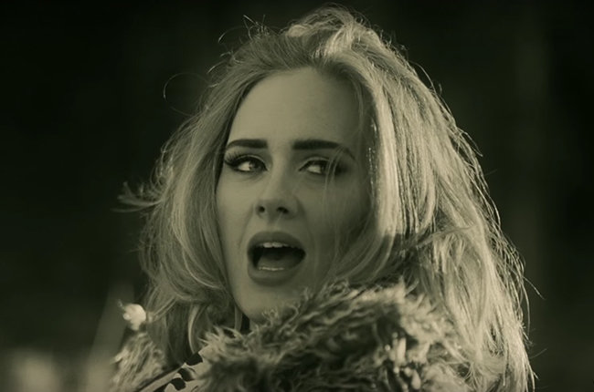 Adele, "Hello" Balza in Vetta alla Billboard Hot 100... E se Fosse un Plagio?
