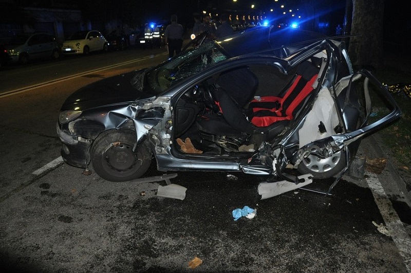 Lucca: scontro tra due auto all'incrocio di San Marco, un ferito in codice rosso