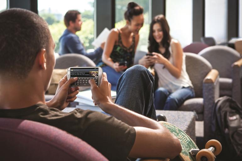 Ragazzi Gobbi per Smartphone e Tablet: Occhio alla Postura!