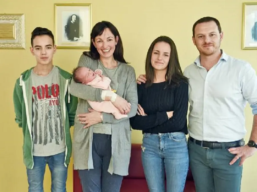 Como, mamma record a 38 anni: ha partorito 11 figli