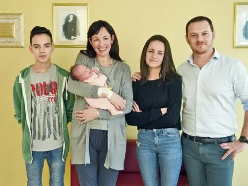 Como, mamma record a 38 anni: ha partorito 11 figli