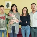 Como, mamma record a 38 anni: ha partorito 11 figli