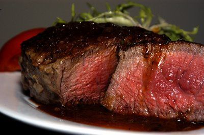 Carne Rossa Favorisce Tumori: Pericolosa come Fumo e Alcol