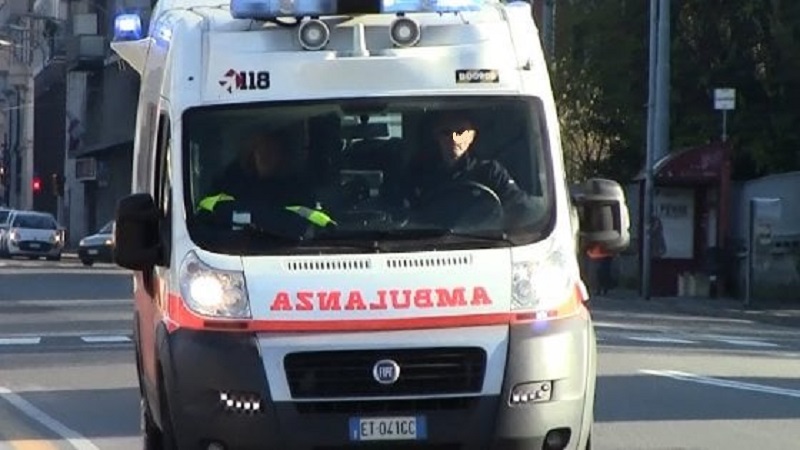 Torino: donna investita e travolta da autobus, piede amputato in ospedale