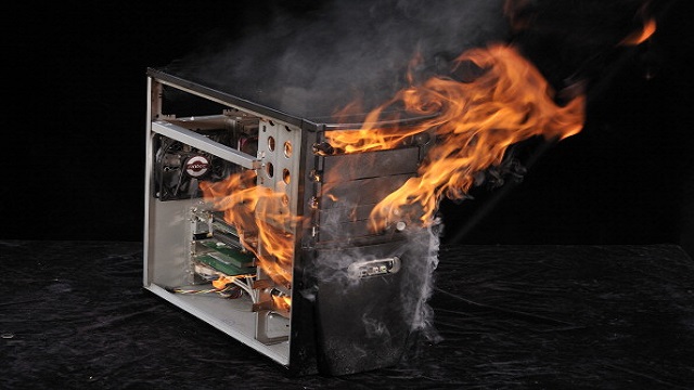 USB Killer, Pen Drive Diabolica: Brucia Pc in un Attimo