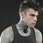Fedez Compie 26 Anni: Rapper Schietto Cresciuto a Pane e Hip Hop