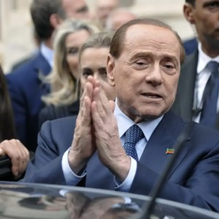 Silvio Berlusconi Provoca Renzi: "Mi Copia sempre un Po' Male"